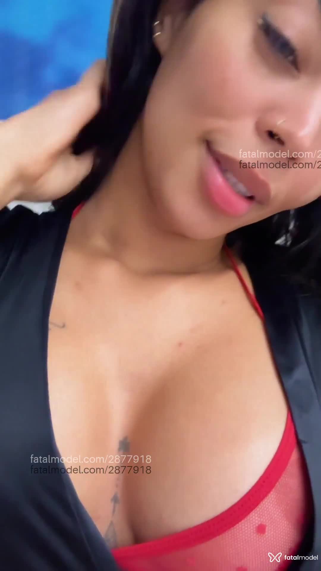 Acompanhante mulher com cabelo castanho de olhos mel em Virtual - Luara