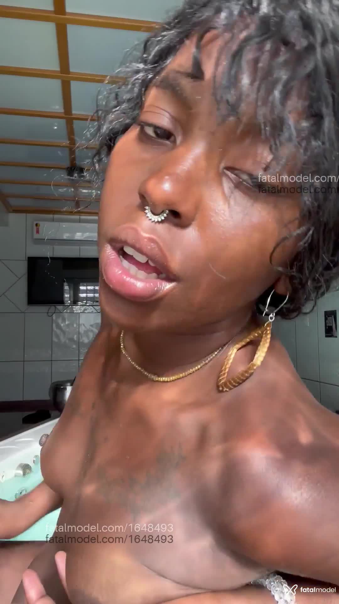 Acompanhante mulher com cabelo colorido de olhos pretos em Campinas - Nanda Macedo