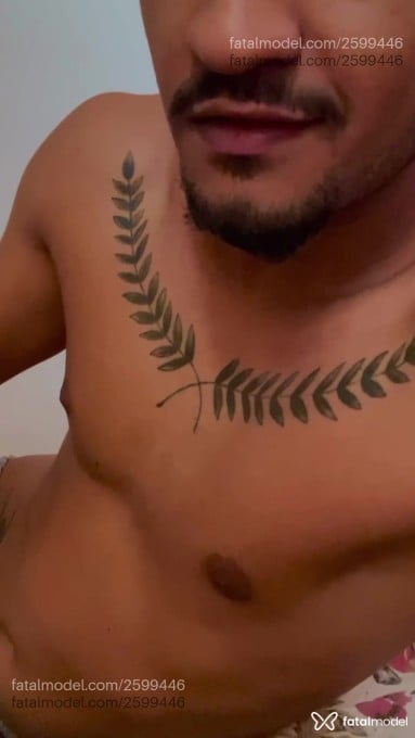 Acompanhante homem com cabelo castanho de olhos castanhos em Uberlândia Acompanhante homem com cabelo castanho de olhos castanhos em Uberlândia - Mateus Henrique