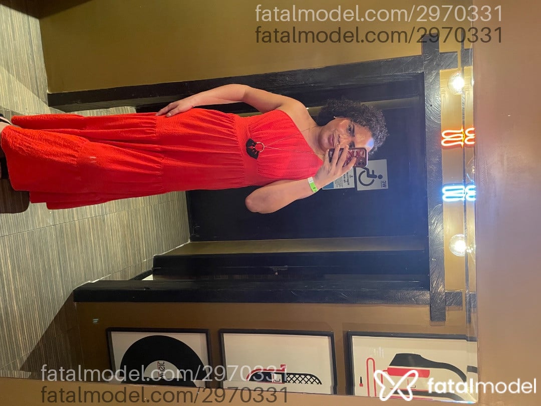 Acompanhante mulher trans morena (o) de olhos castanhos em Virtual - Lua