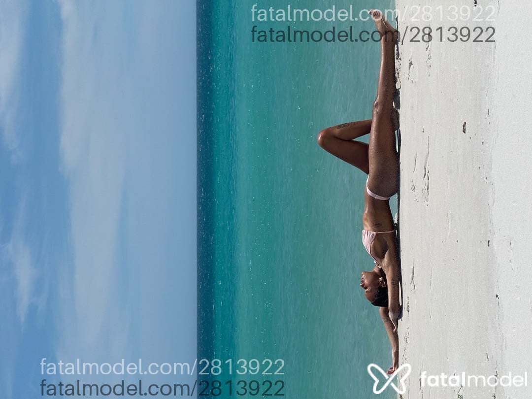 Acompanhante mulher com cabelo castanho de olhos mel em Rio de Janeiro Acompanhante mulher com cabelo castanho de olhos mel em Rio de Janeiro - Beatriz