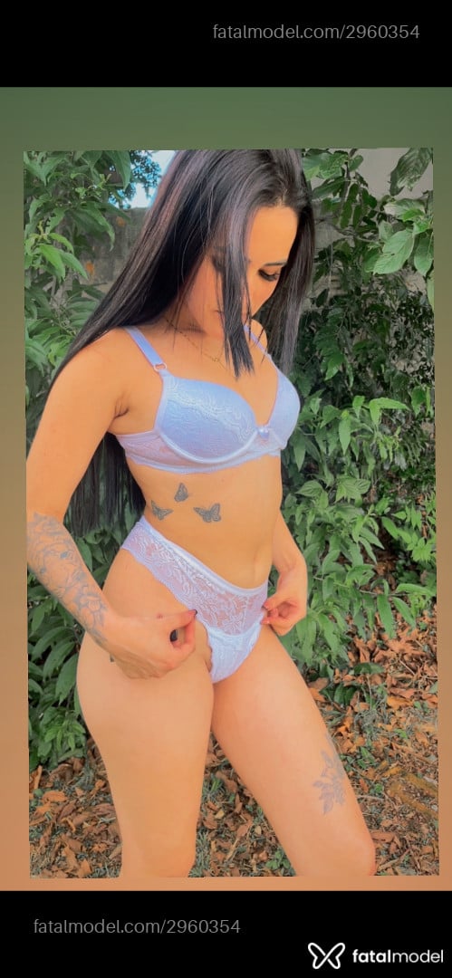Acompanhante mulher morena (o) de olhos pretos - Liz Lili