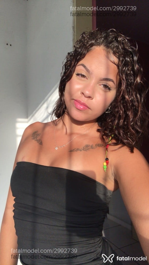 Acompanhante mulher com cabelo castanho de olhos mel - Angell