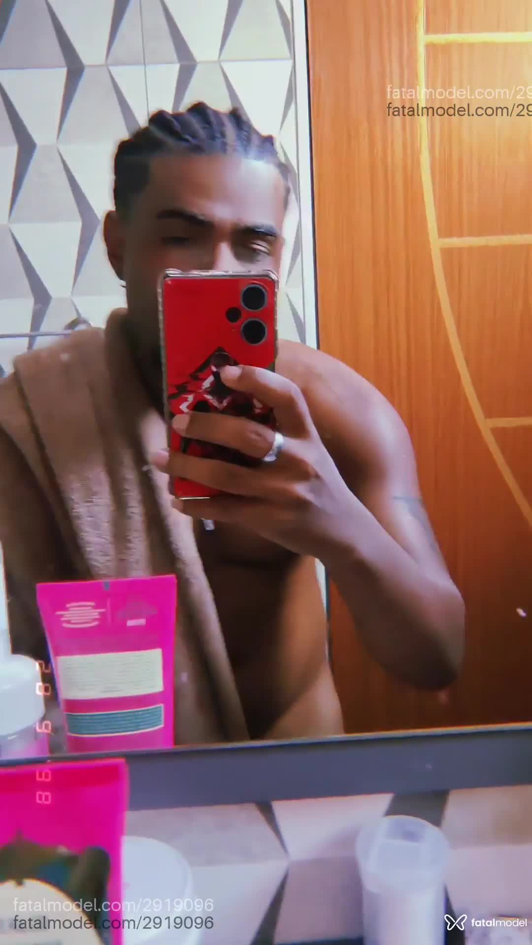 Acompanhante homem morena (o) de olhos castanhos em Rio de Janeiro Acompanhante homem morena (o) de olhos castanhos em Rio de Janeiro - Johnny