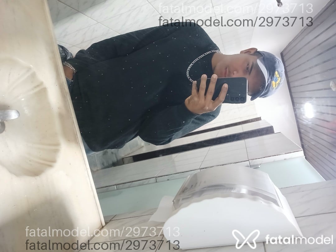 Acompanhante homem com cabelo castanho de olhos castanhos em São Paulo Acompanhante homem com cabelo castanho de olhos castanhos em São Paulo - Venezaa