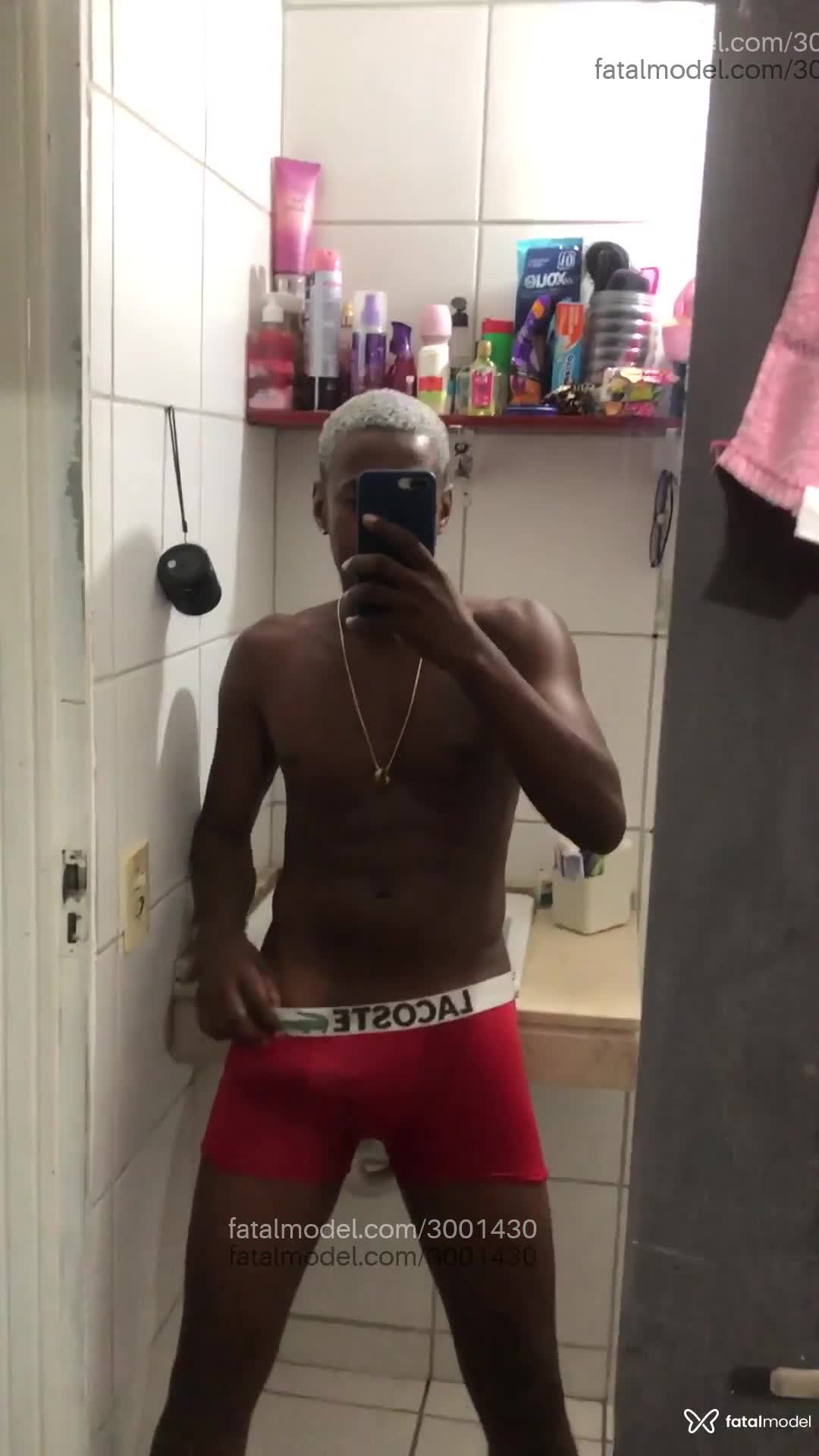 Acompanhante homem com cabelo colorido de olhos castanhos em Belford Roxo - Leandro