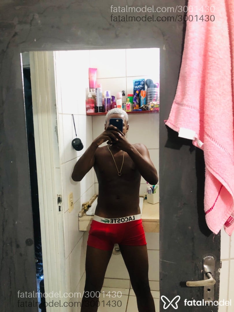 Acompanhante homem com cabelo colorido de olhos castanhos em Belford Roxo - Leandro