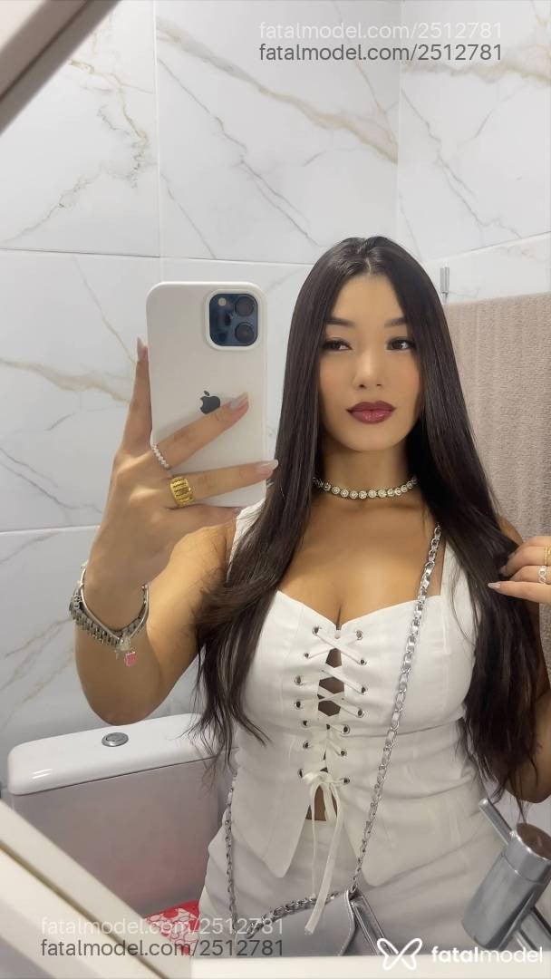 Acompanhante mulher com cabelo castanho de olhos castanhos em São Paulo Acompanhante mulher com cabelo castanho de olhos castanhos em São Paulo - Ayumi Nakamura