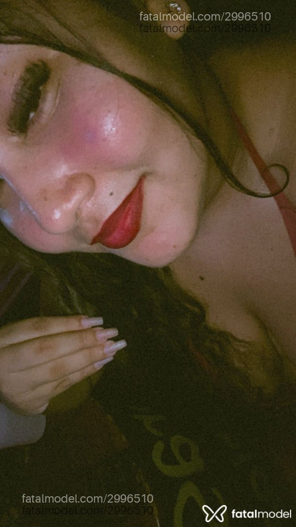 Acompanhante mulher com cabelo castanho de olhos castanhos em Manaus Acompanhante mulher com cabelo castanho de olhos castanhos em Manaus - Simões