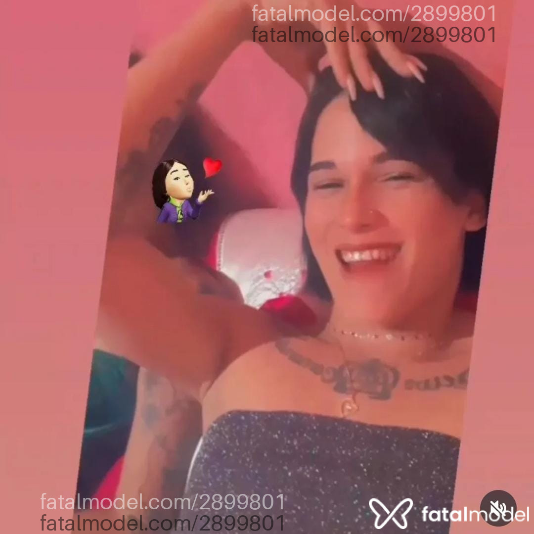 Acompanhante mulher trans com cabelo castanho de olhos pretos em Virtual - Safira Brandão