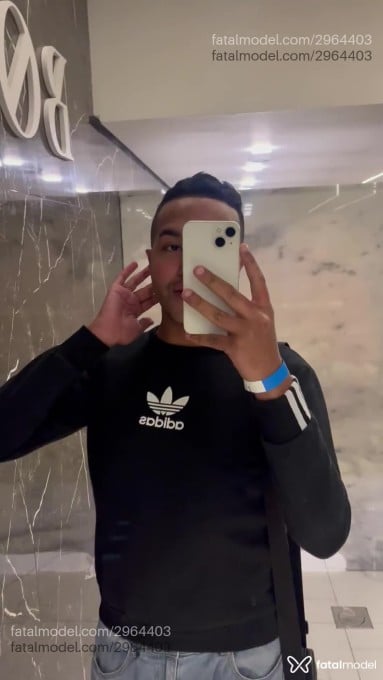 Acompanhante homem com cabelo castanho de olhos pretos - Victor Acompanhante homem com cabelo castanho de olhos pretos - Victor