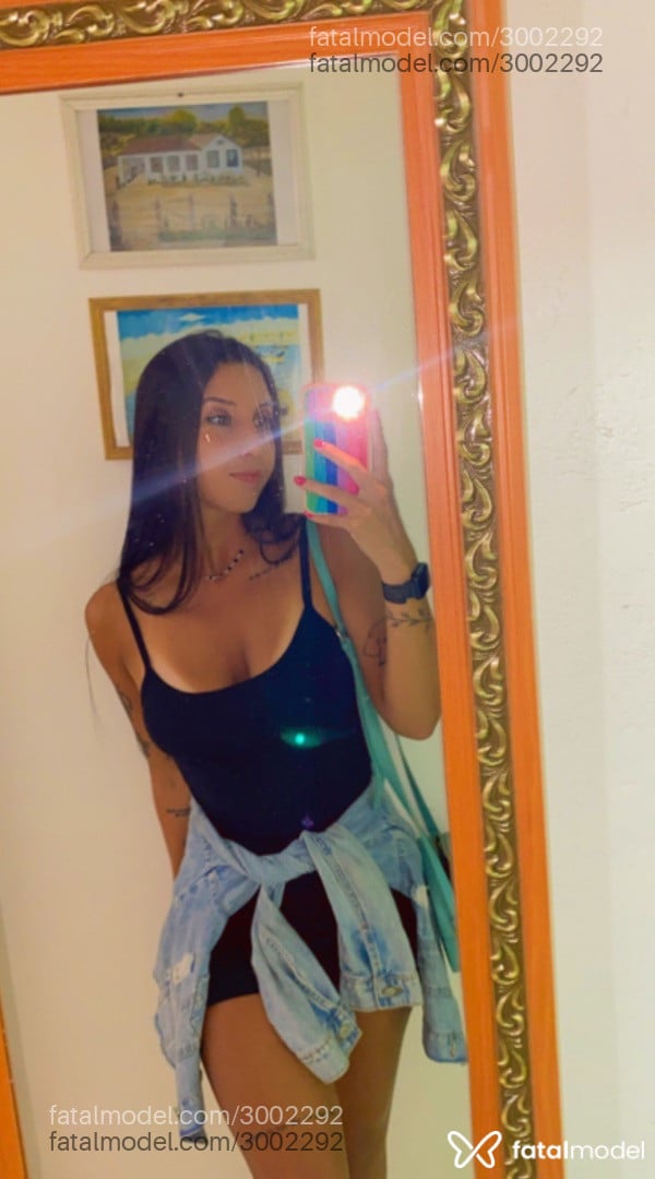 Acompanhante mulher morena (o) de olhos pretos em Florianópolis Acompanhante mulher morena (o) de olhos pretos em Florianópolis - Julia Becker