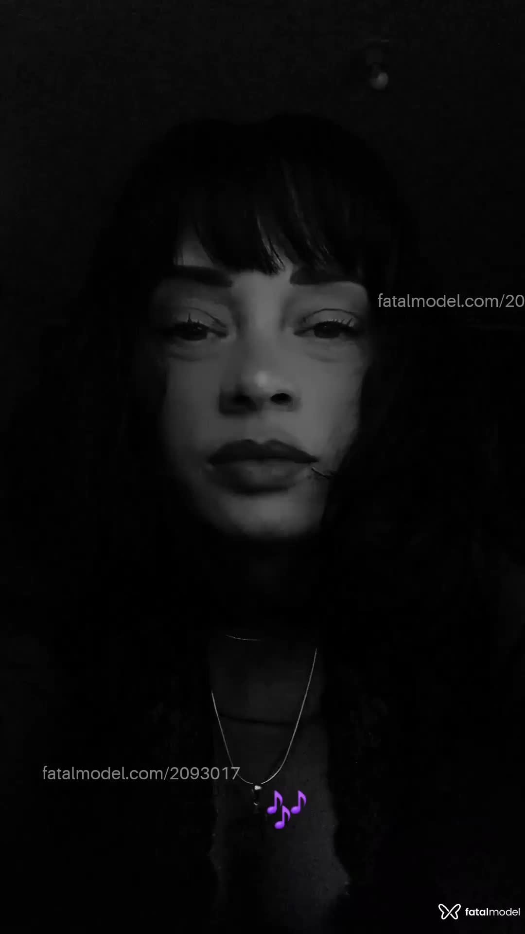 Acompanhante mulher morena (o) de olhos verdes - Maite