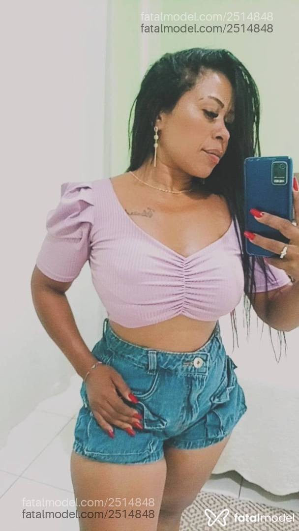 Acompanhante mulher morena (o) de olhos castanhos - Morena