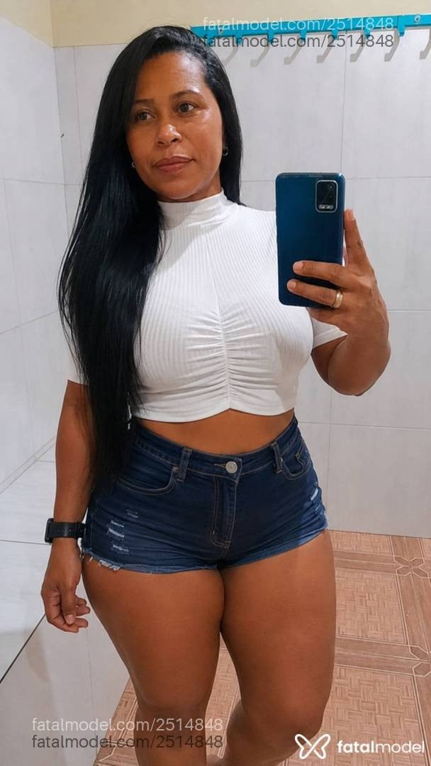 Acompanhante mulher morena (o) de olhos castanhos - Morena