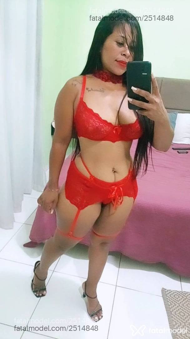 Acompanhante mulher morena (o) de olhos castanhos - Morena