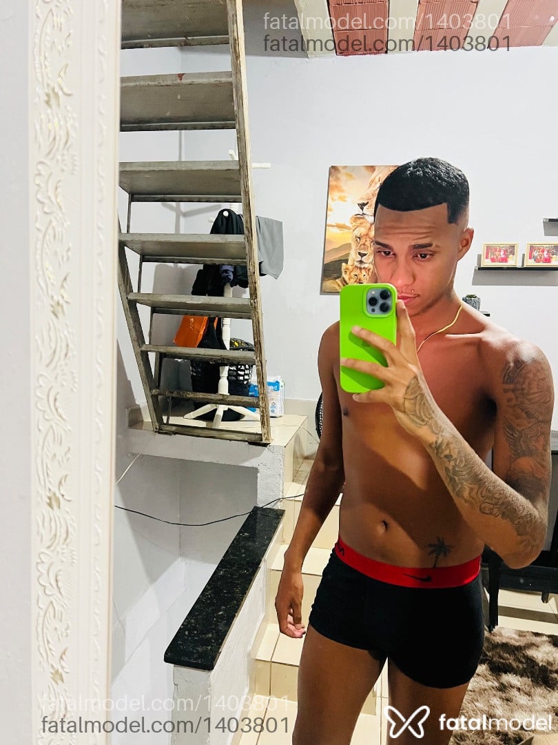 Acompanhante não-binário loira (o) de olhos castanhos em Rio de Janeiro - Henry