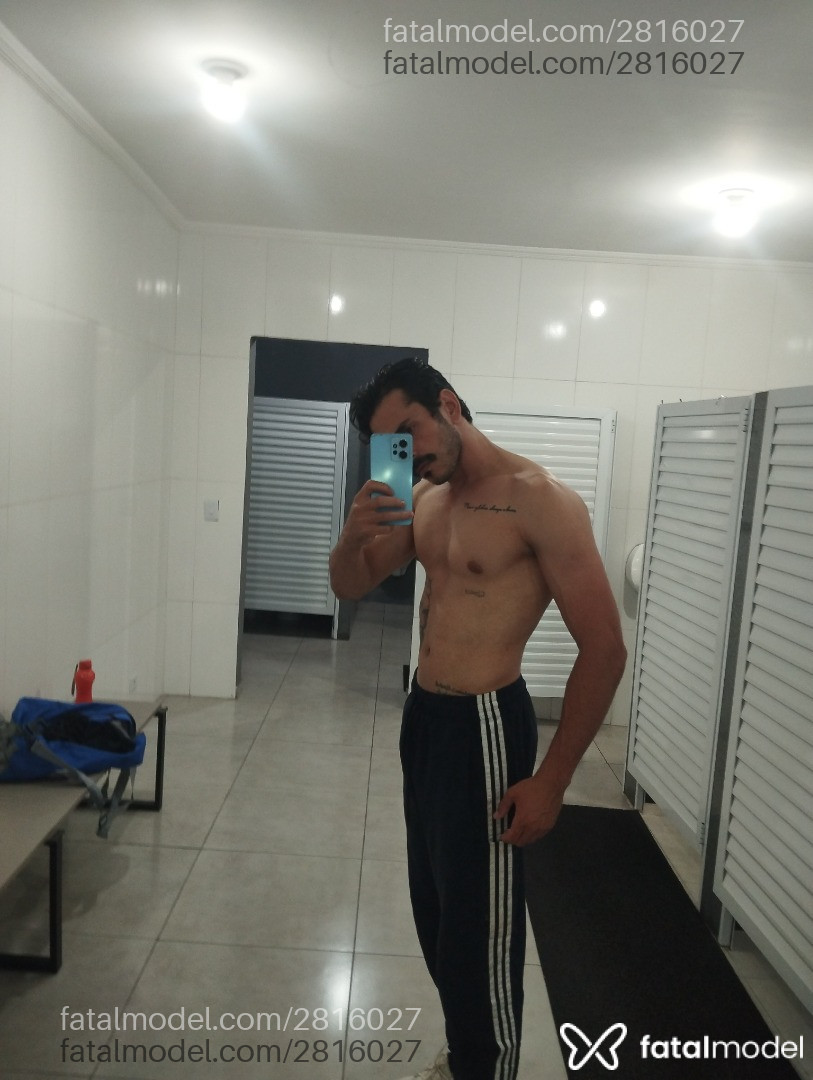 Acompanhante homem com cabelo castanho de olhos castanhos em São Paulo Acompanhante homem com cabelo castanho de olhos castanhos em São Paulo - Dom