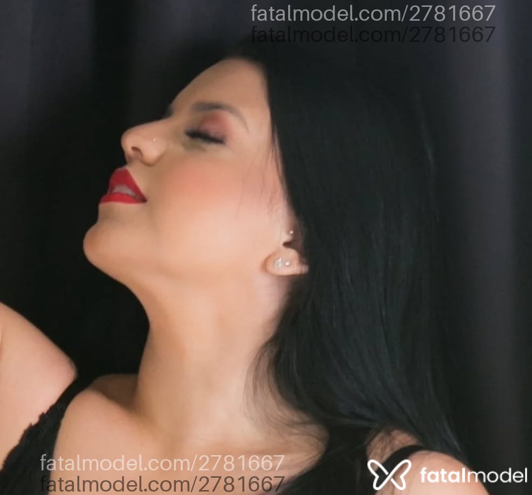 Acompanhante mulher morena (o) de olhos castanhos em Rio das Ostras - Lhais