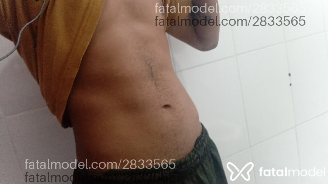 Acompanhante homem morena (o) de olhos castanhos em Virtual - Johan