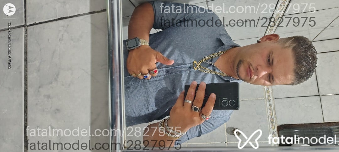 Acompanhante homem com cabelo castanho de olhos castanhos - Cigano Acompanhante homem com cabelo castanho de olhos castanhos - Cigano