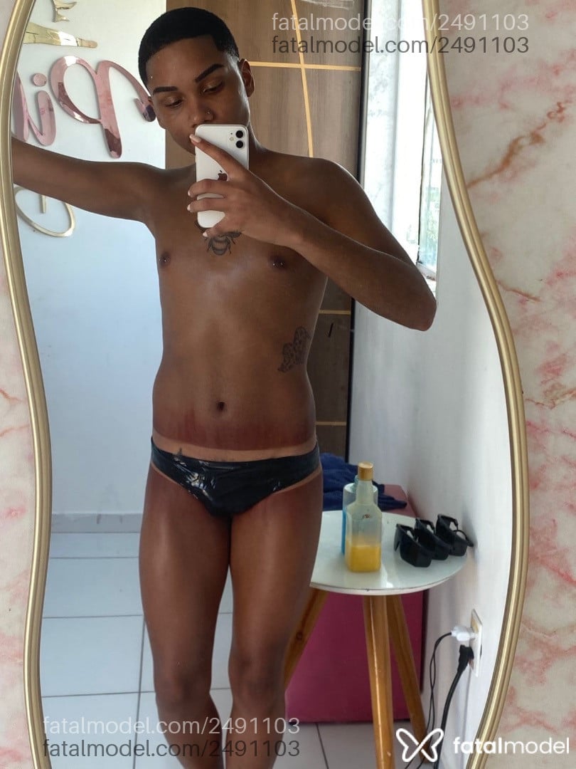 Acompanhante homem sem cabelo de olhos pretos em Rio de Janeiro - Henrique