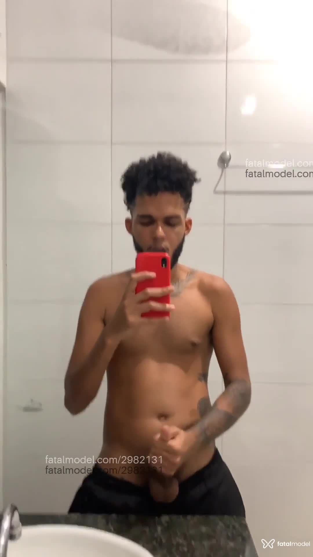 Acompanhante homem morena (o) de olhos castanhos em Goiânia - Pereira