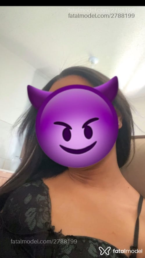 Acompanhante mulher trans com cabelo castanho de olhos castanhos em Bagé - Luana