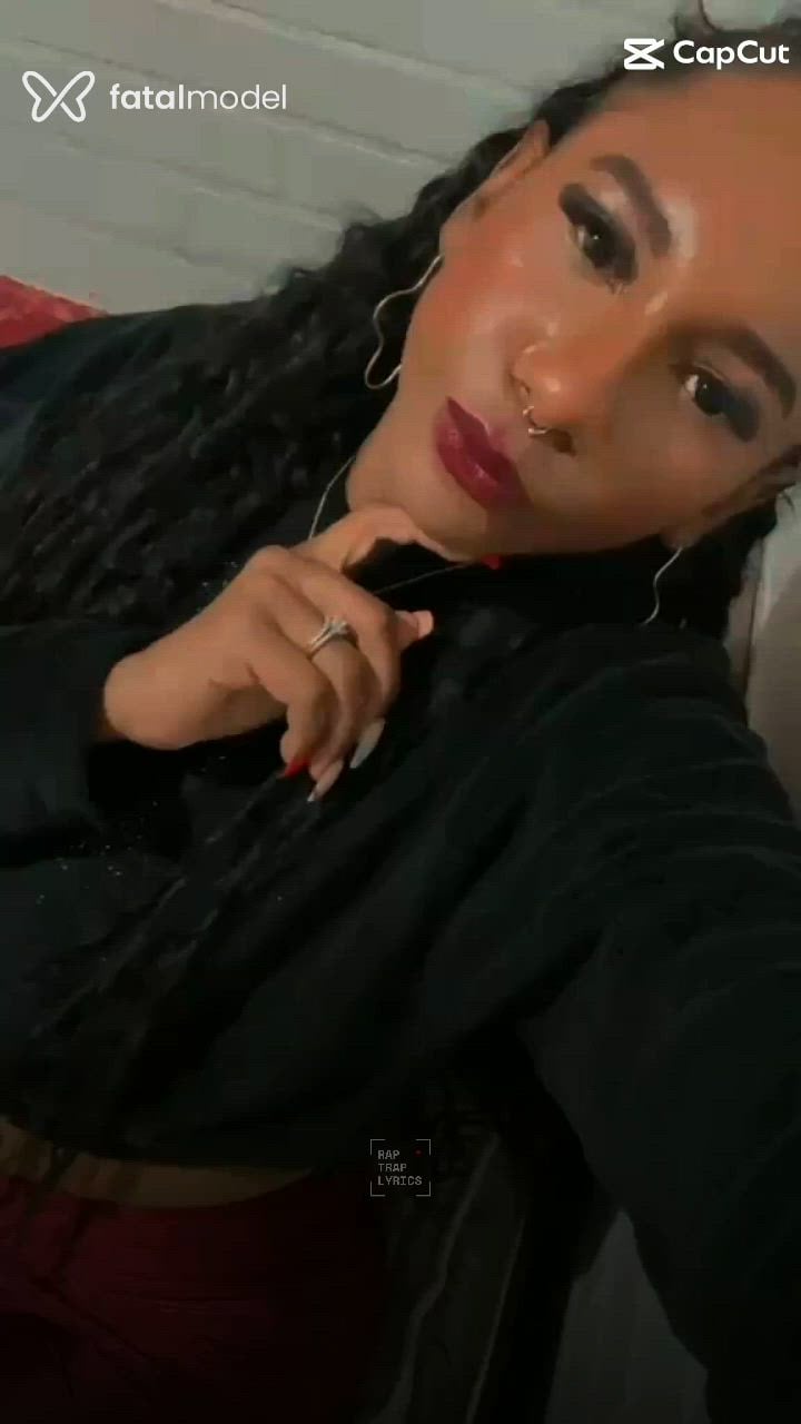 Acompanhante mulher trans morena (o) de olhos pretos - Nickyy Soares