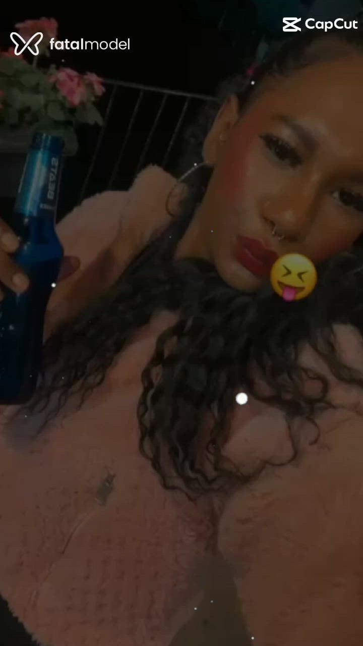 Acompanhante mulher trans morena (o) de olhos pretos - Nickyy Soares