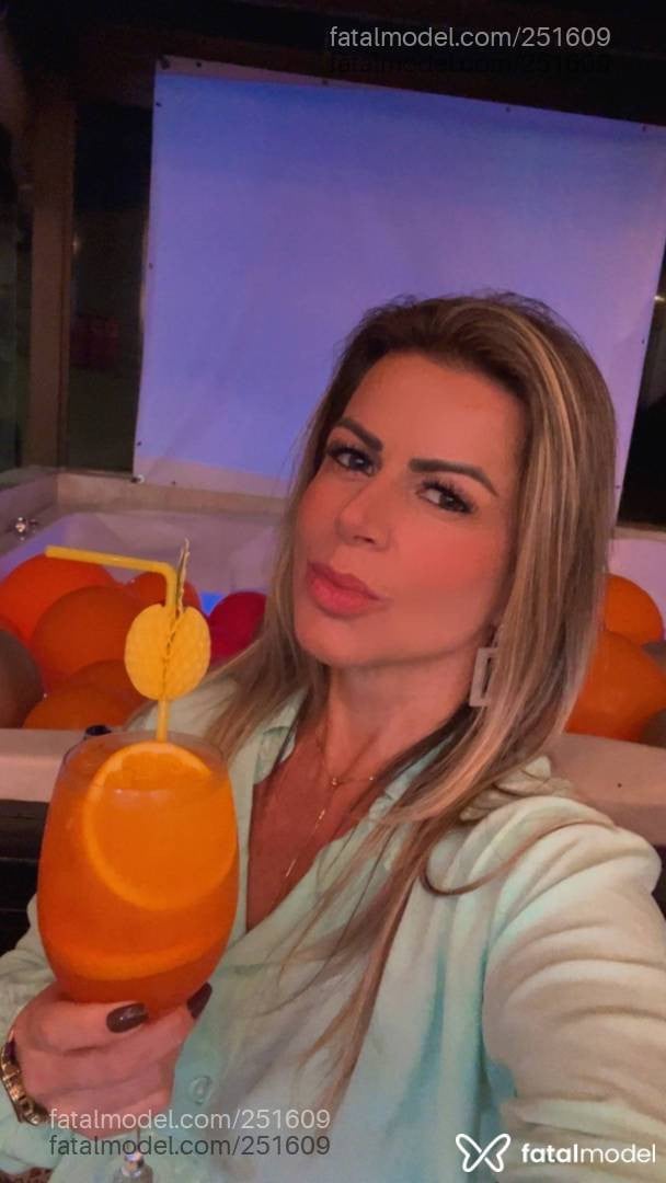 Acompanhante mulher loira (o) de olhos verdes - Nicole Andrade