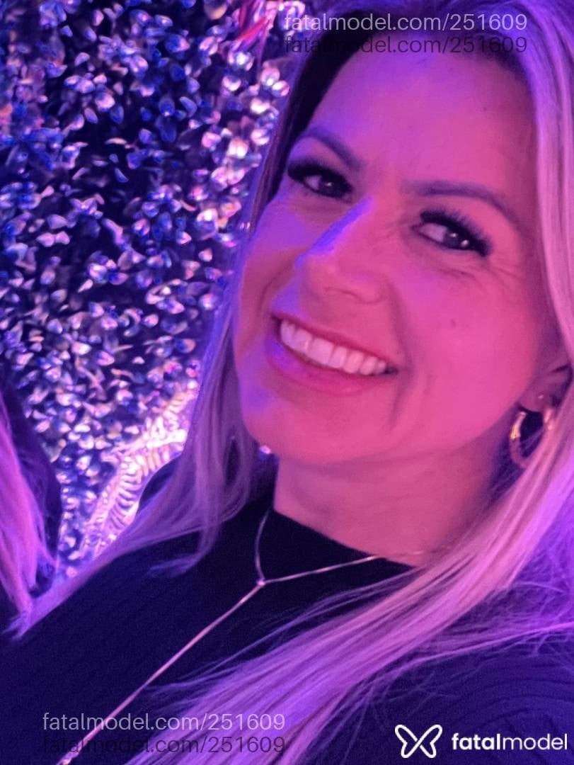 Acompanhante mulher loira (o) de olhos verdes - Nicole Gaúcha