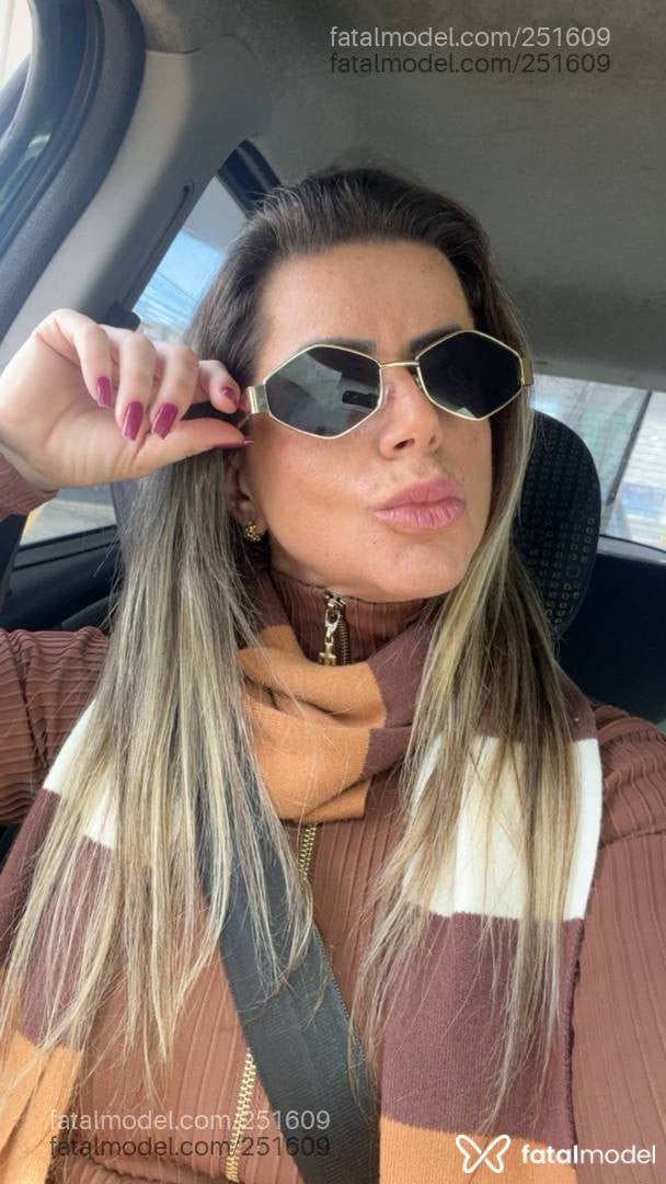 Acompanhante mulher loira (o) de olhos verdes em Porto Alegre - Nicole Andrade