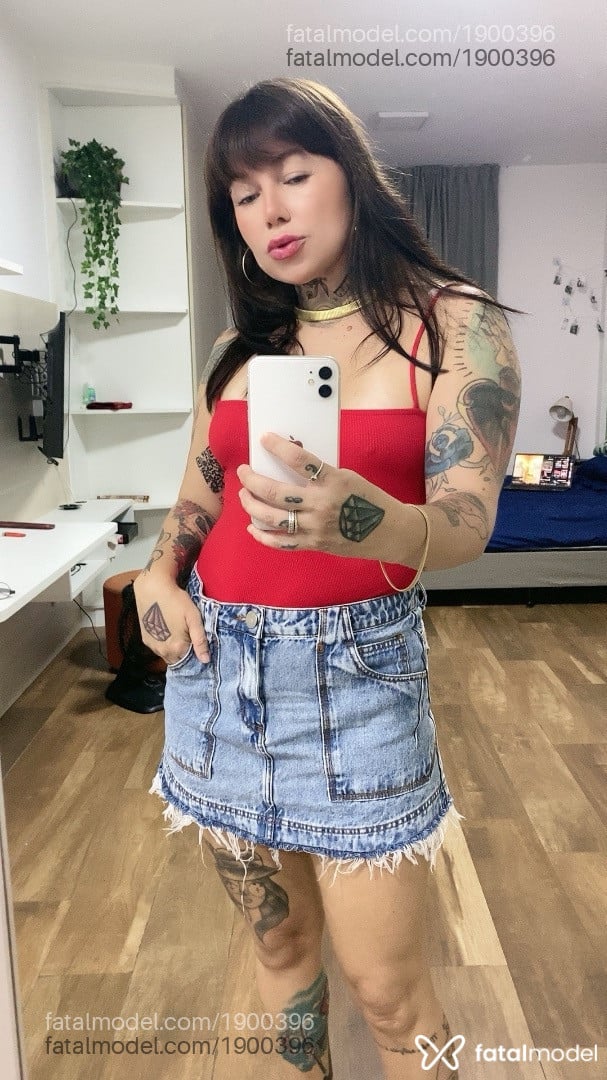 Acompanhante mulher com cabelo castanho de olhos azuis em São Paulo Acompanhante mulher com cabelo castanho de olhos azuis em São Paulo - Mel