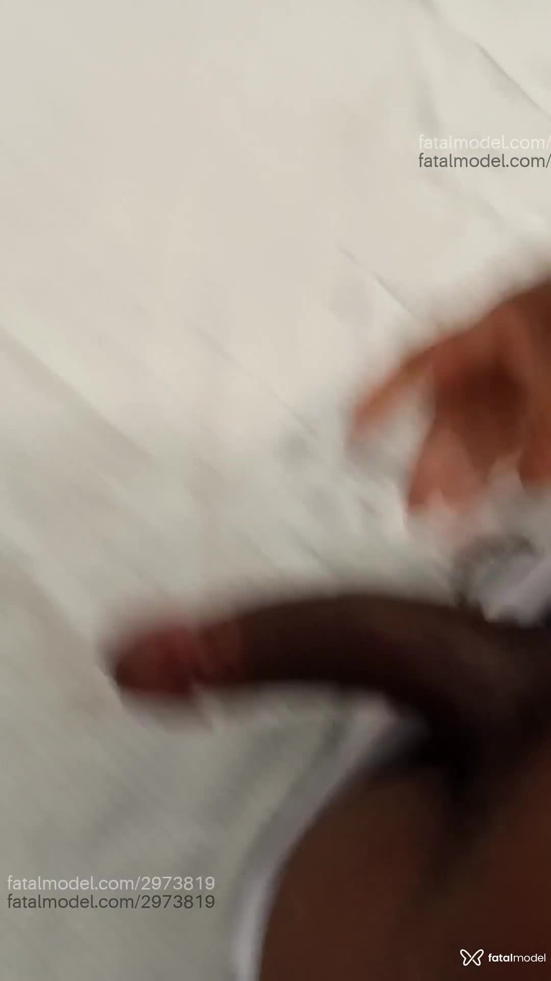 Acompanhante homem com cabelo grisalho de olhos pretos em Maringá - Amâncio