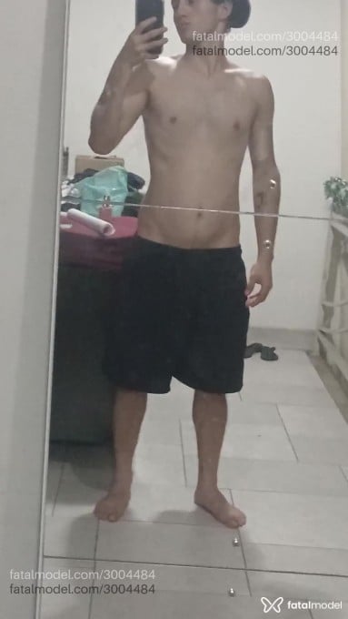 Acompanhante homem morena (o) de olhos castanhos em São Paulo Acompanhante homem morena (o) de olhos castanhos em São Paulo - Pietro