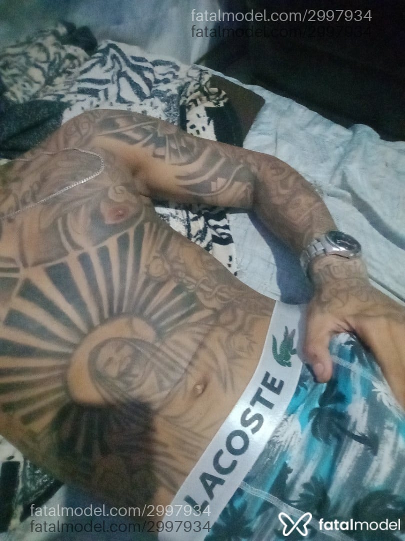 Acompanhante homem com cabelo castanho de olhos pretos em Jundiaí - Vicente Filipe