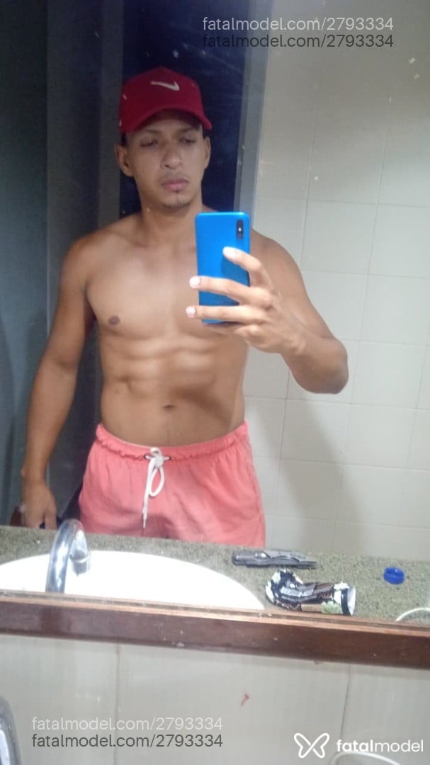 Acompanhante homem morena (o) de olhos pretos - Martins