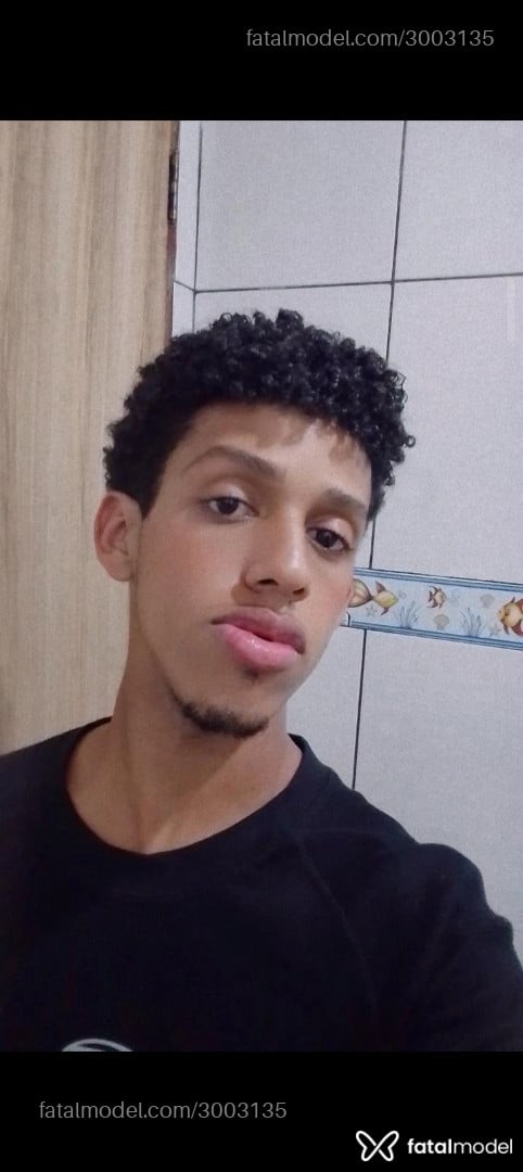 Acompanhante homem com cabelo castanho de olhos castanhos em Rio das Ostras - NovinhoVer