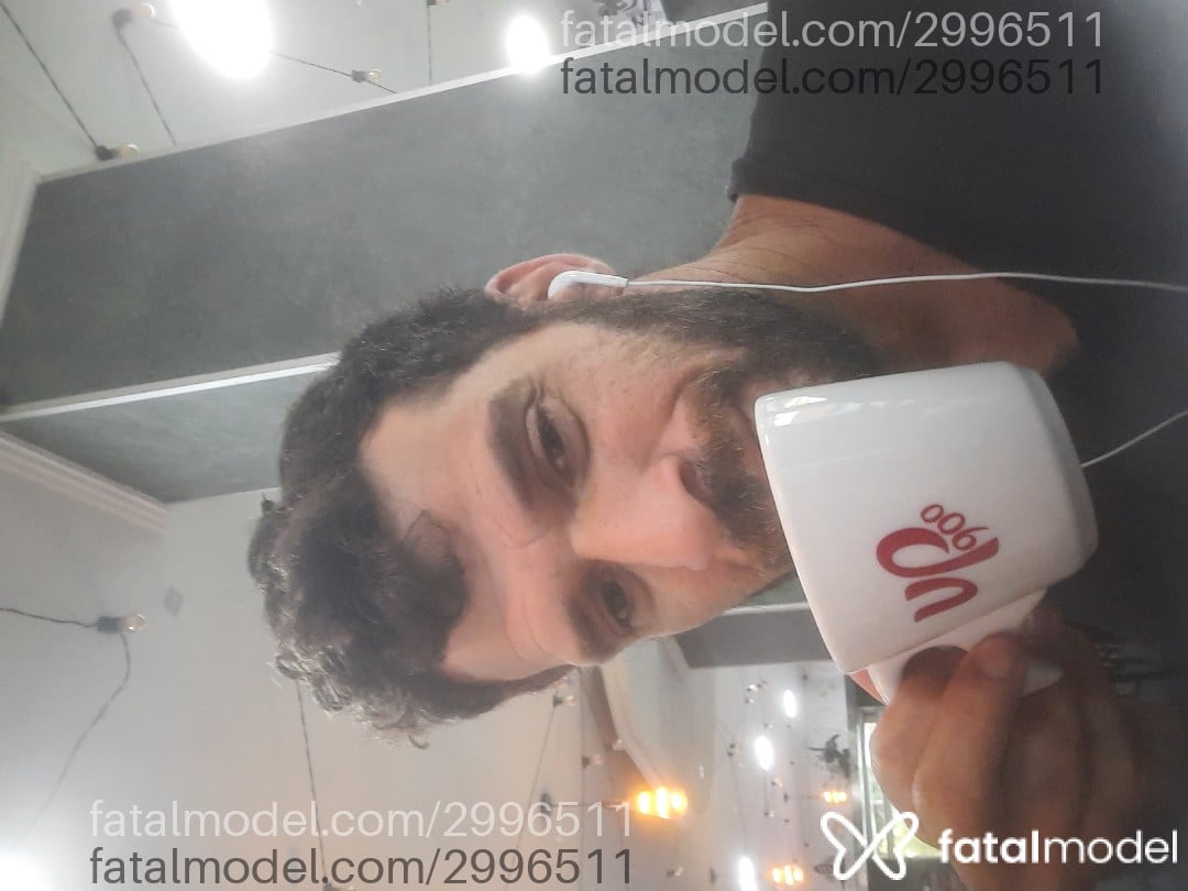 Acompanhante homem com cabelo castanho de olhos verdes em São Paulo - Máximo