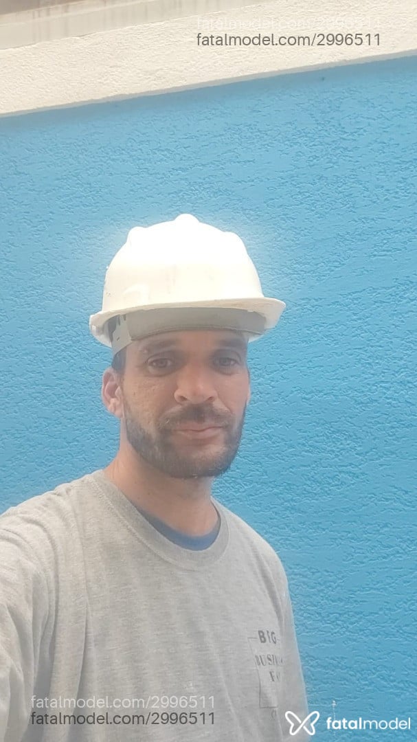 Acompanhante homem com cabelo castanho de olhos verdes em São Paulo - Máximo