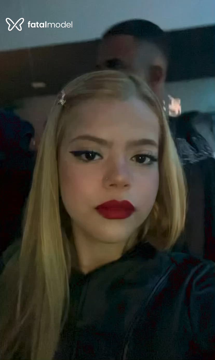 Acompanhante mulher loira (o) de olhos castanhos - Milena Acompanhante mulher loira (o) de olhos castanhos - Milena