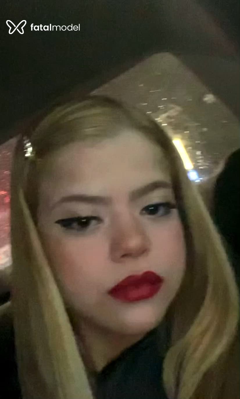 Acompanhante mulher loira (o) de olhos castanhos - Milena Acompanhante mulher loira (o) de olhos castanhos - Milena