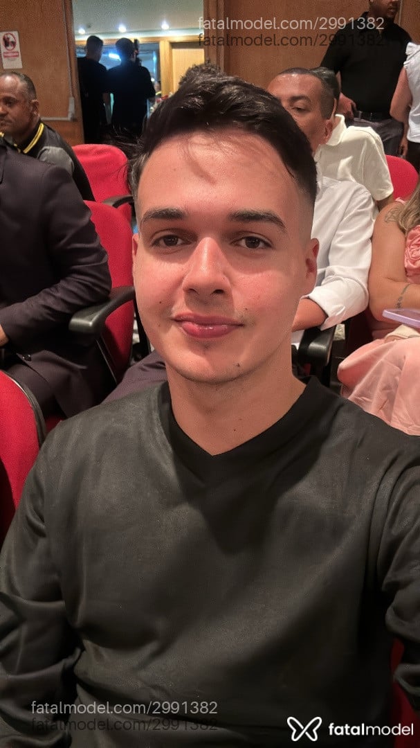 Acompanhante homem com cabelo castanho de olhos castanhos em São Paulo Acompanhante homem com cabelo castanho de olhos castanhos em São Paulo - Maycon
