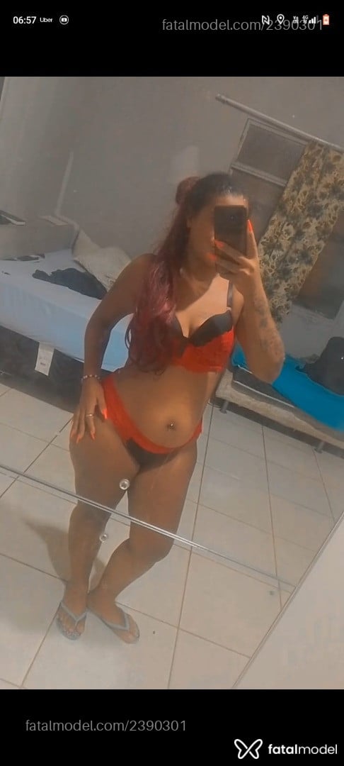 Acompanhante mulher com cabelo colorido de olhos pretos em Igarapé Acompanhante mulher com cabelo colorido de olhos pretos em Igarapé - Melissa