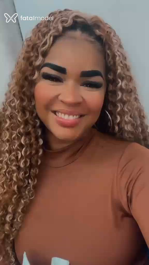 Acompanhante mulher ruiva (o) de olhos pretos - Thay Ferraz