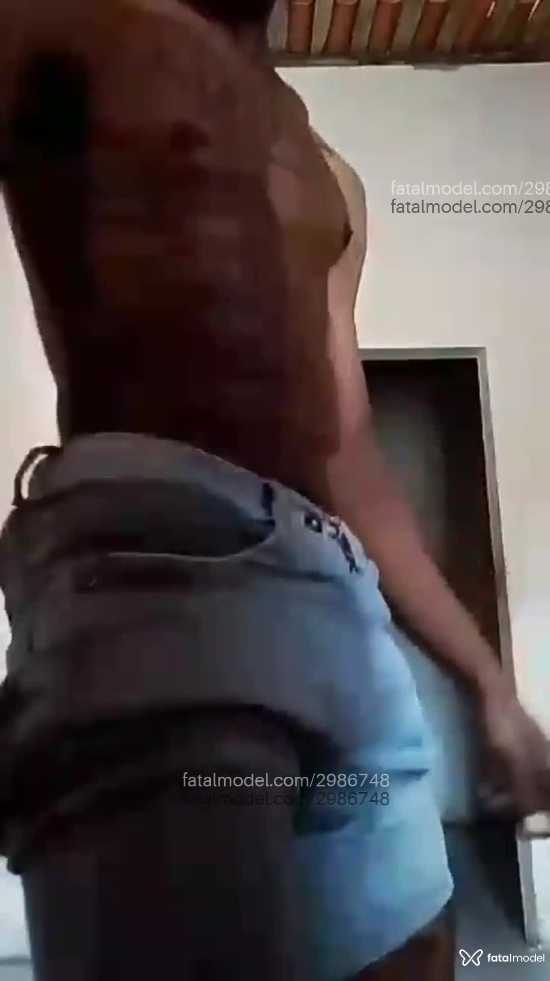 Acompanhante homem com cabelo castanho de olhos castanhos em Feira de Santana - Gui