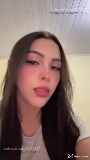 Acompanhante mulher morena (o) de olhos castanhos em Brasília Acompanhante mulher morena (o) de olhos castanhos em Brasília - Valentina