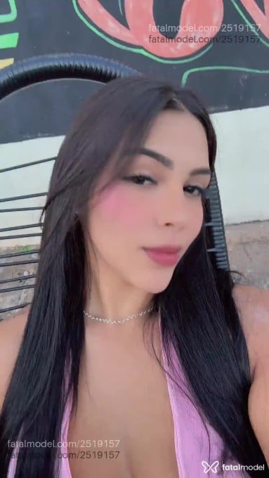 Acompanhante mulher morena (o) de olhos castanhos em Brasília Acompanhante mulher morena (o) de olhos castanhos em Brasília - Valentina