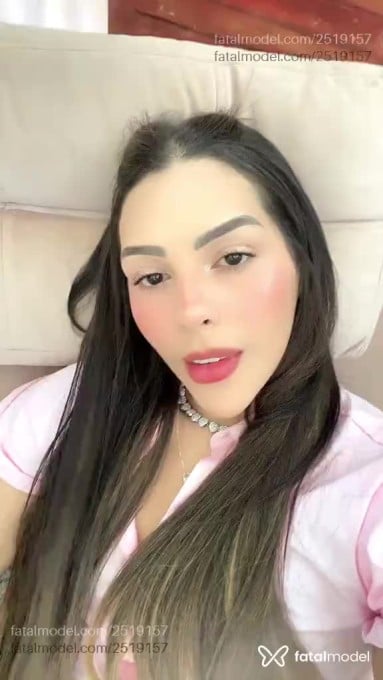 Acompanhante mulher morena (o) de olhos castanhos - Valentina